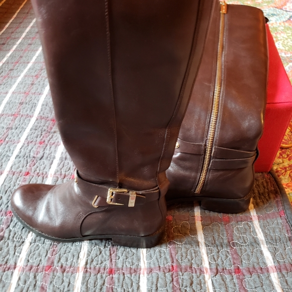 Boots - Picture 6 of 7